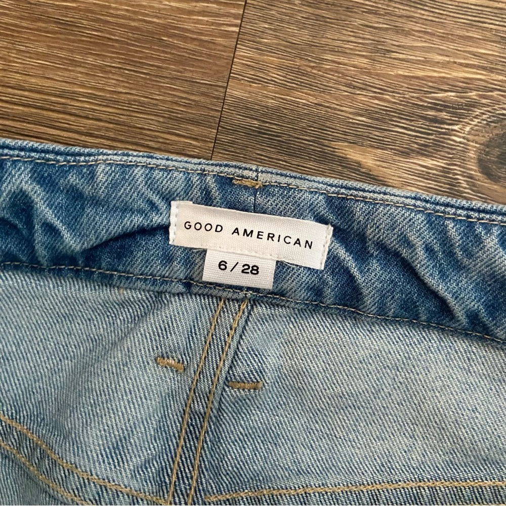Good American Light Blue Straight-Leg Jeans - Picture 6 of 9